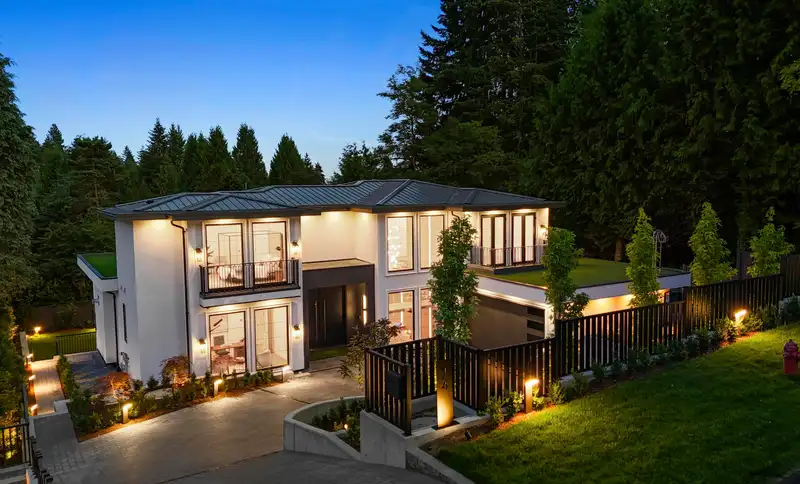 74 LAURIE CRESCENT - photo 1 of 40
