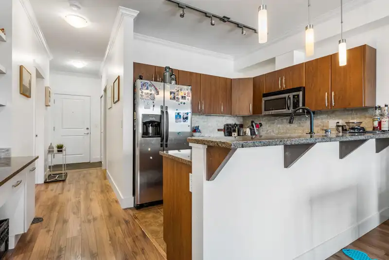 307 2632 PAULINE STREET - photo 3 of 26