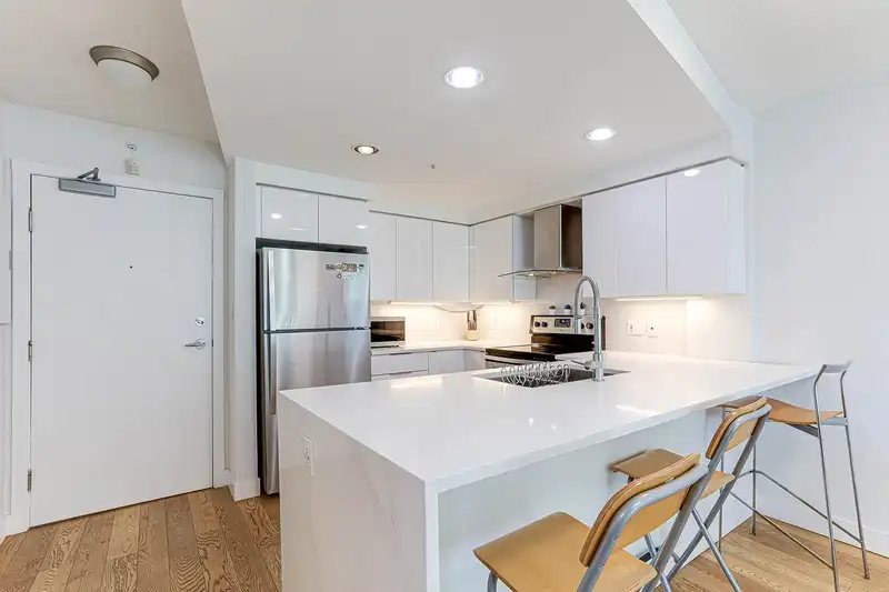 508 1008 CAMBIE STREET - photo 2 of 19