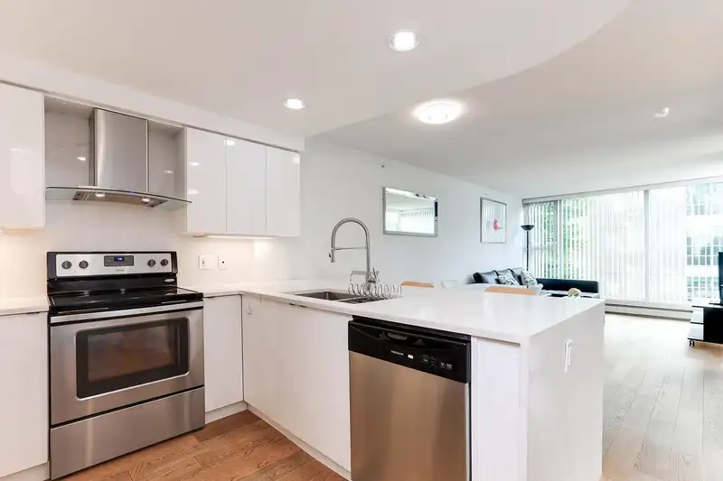 508 1008 CAMBIE STREET - photo 4 of 19