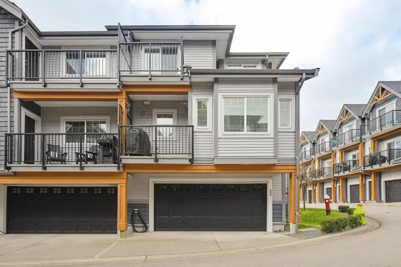 22 22810 113 AVENUE - photo 1 of 25