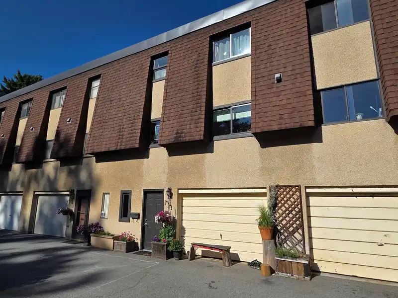 829 OLD LILLOOET ROAD - photo 1 of 38