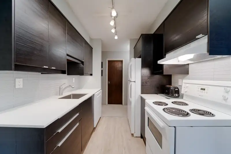 108 2450 CORNWALL AVENUE - photo 3 of 12