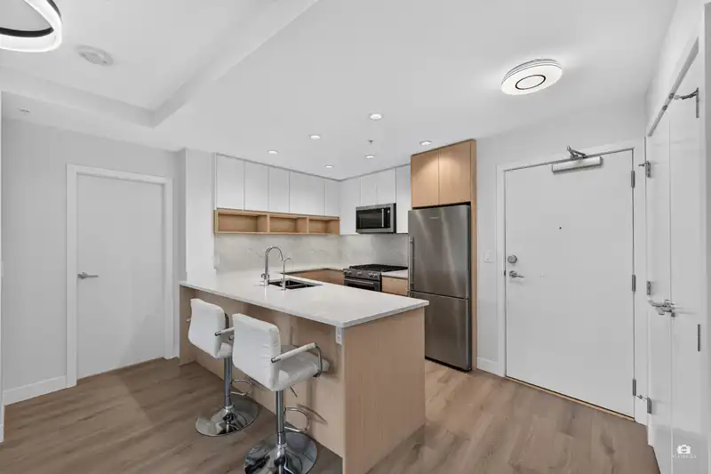 105 8940 UNIVERSITY CRESCENT - photo 1 of 31