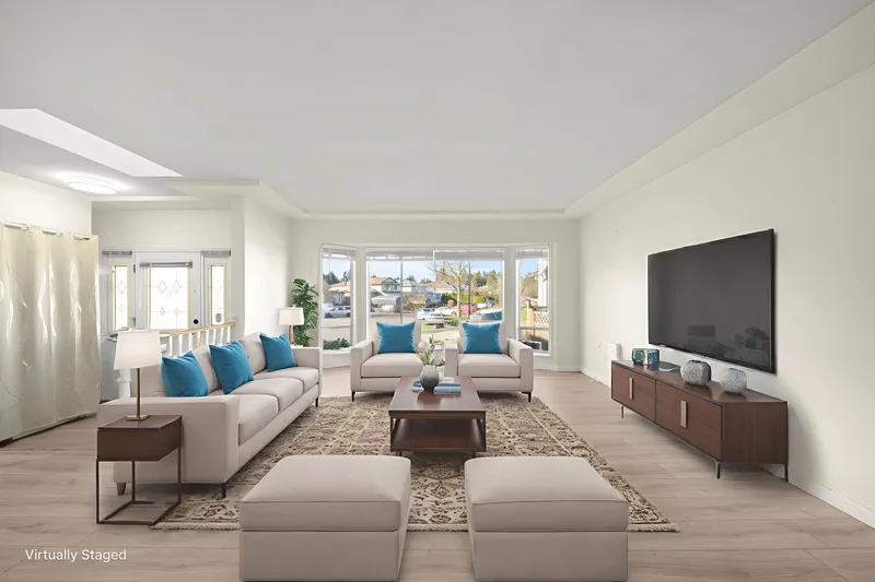 13285 98 AVENUE - photo 1 of 12