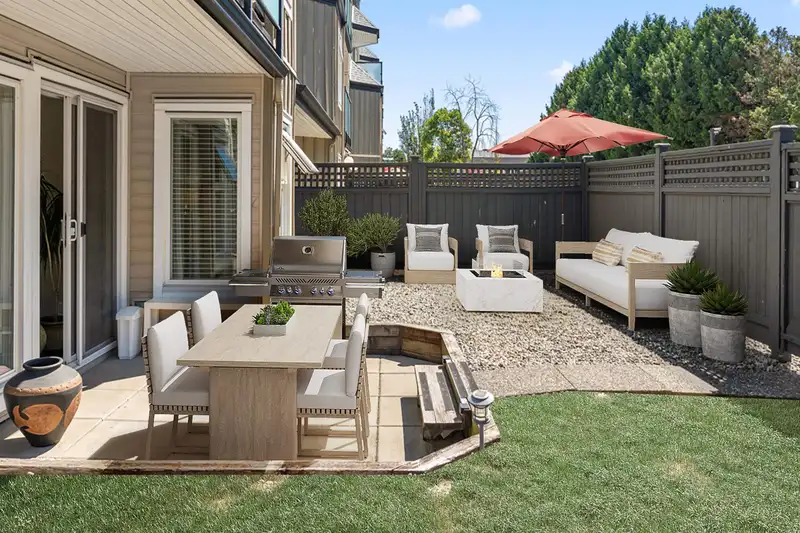 113 1850 E SOUTHMERE CRESCENT - photo 1 of 22