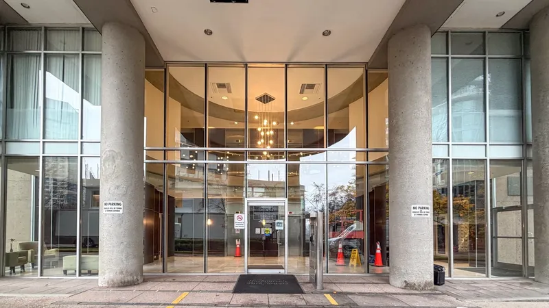 506 588 BROUGHTON STREET - photo 2 of 21