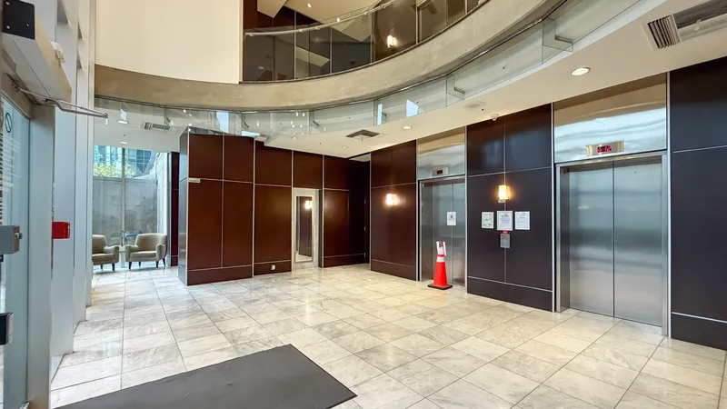 506 588 BROUGHTON STREET - photo 3 of 21