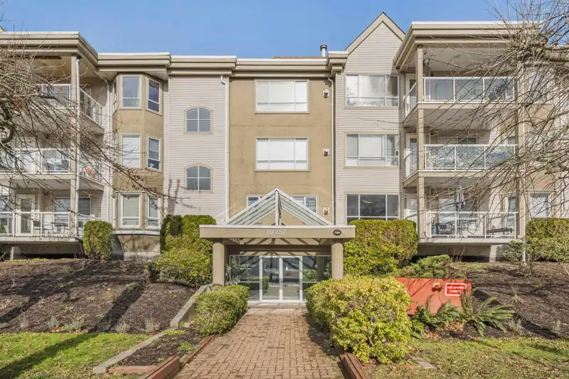 306 20257 54 AVENUE - photo 1 of 25