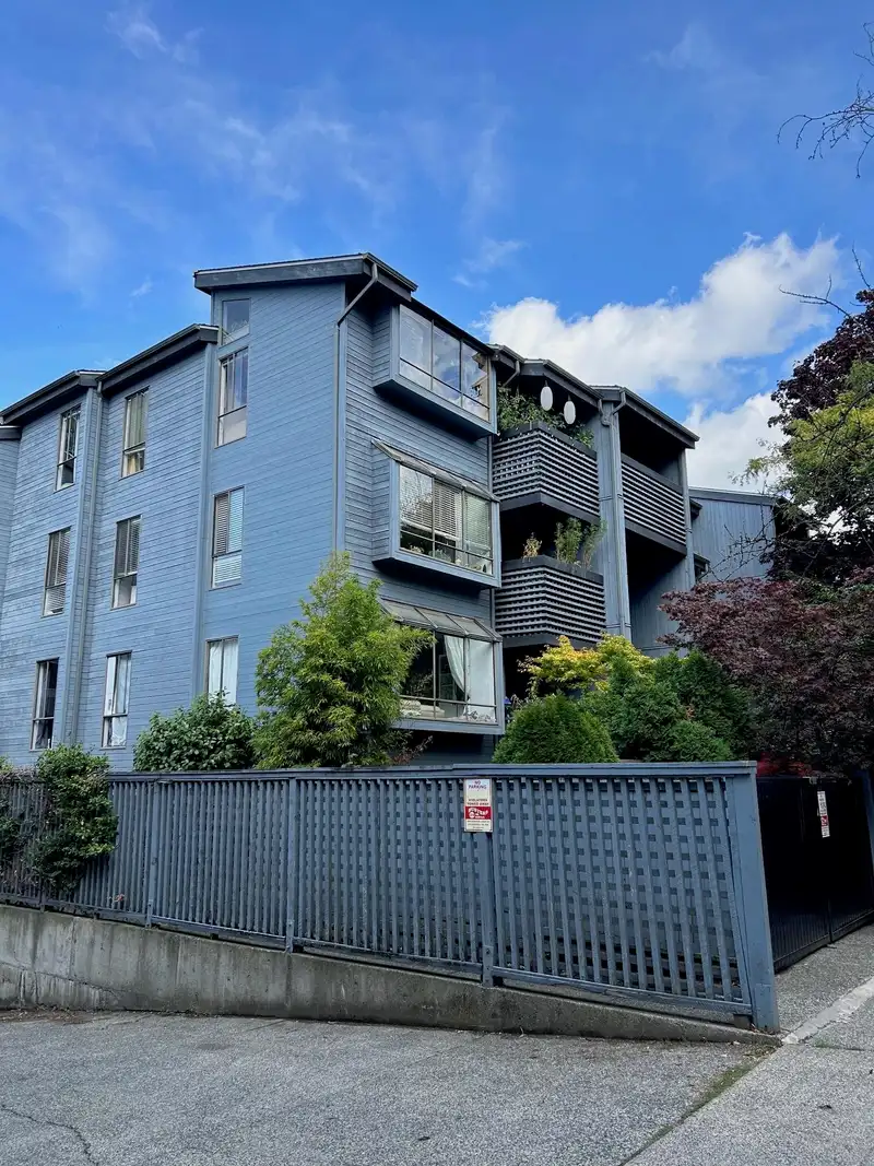 310 2173 W 6TH AVENUE - photo 2 of 2