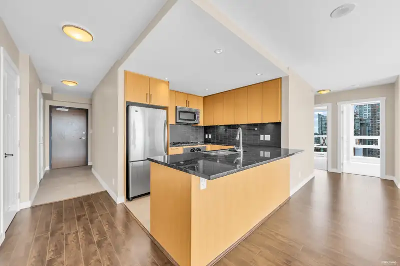 2805 2978 GLEN DRIVE - photo 4 of 39