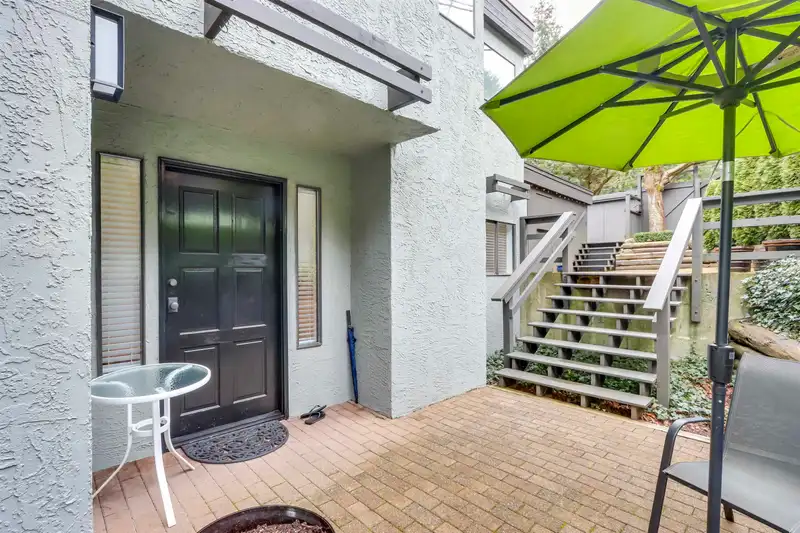 6590 NELSON AVENUE - photo 2 of 26
