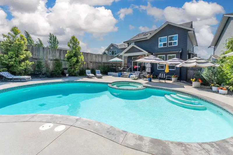 24359 113 AVENUE - photo 1 of 32
