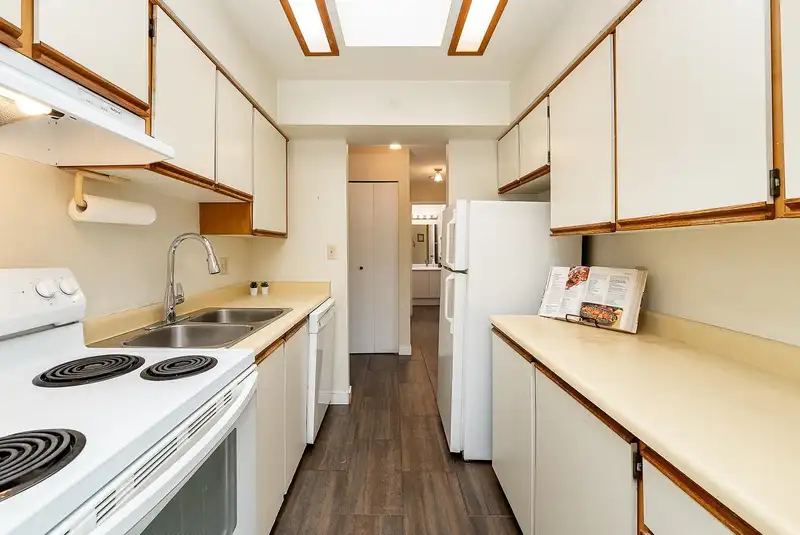 305 812 MILTON STREET - photo 4 of 31