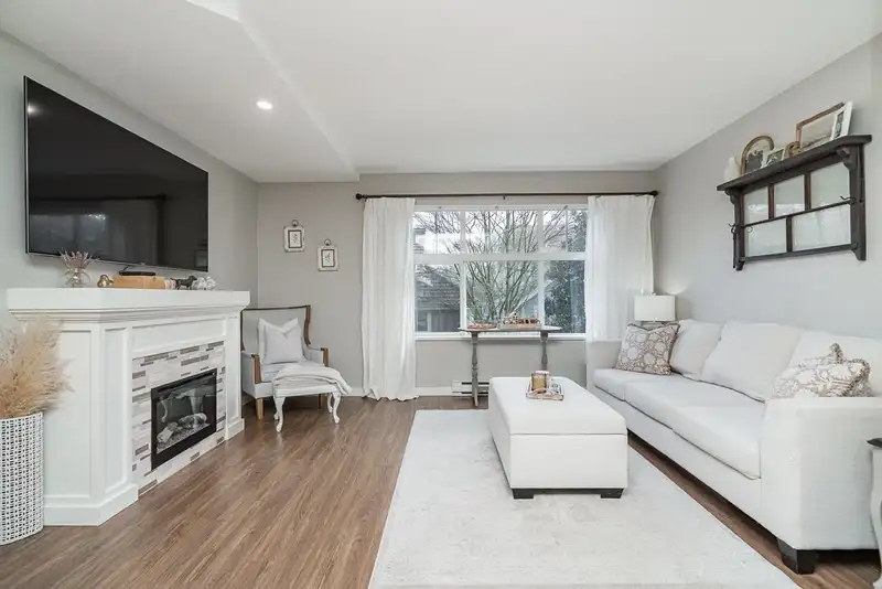 164 15236 36 AVENUE - photo 1 of 28