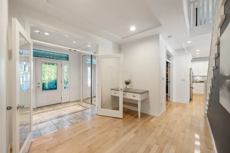 22784 88 AVENUE - photo 4 of 25