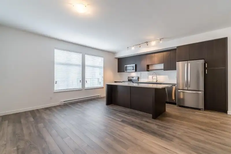 21 10433 158 STREET - photo 2 of 40