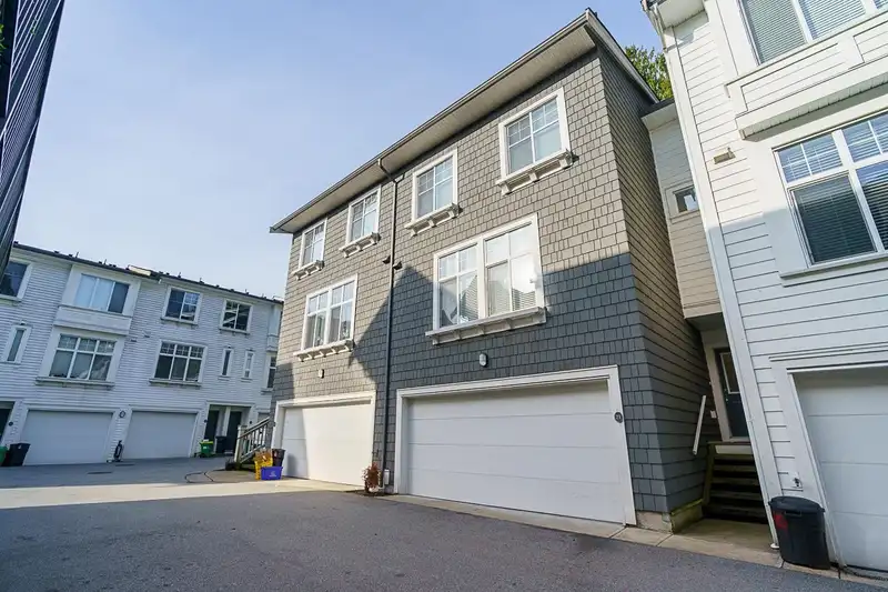 21 10433 158 STREET - photo 4 of 40