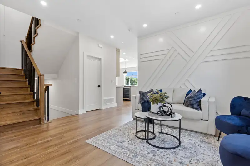 B 7531 DUNSMUIR STREET - photo 2 of 39