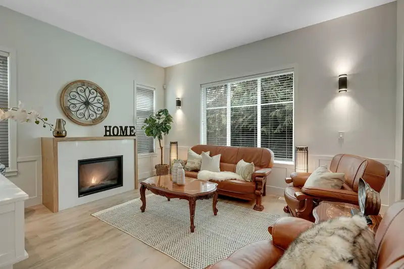 77 8217 204B STREET - photo 2 of 40