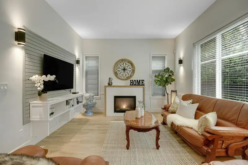 77 8217 204B STREET - photo 3 of 40