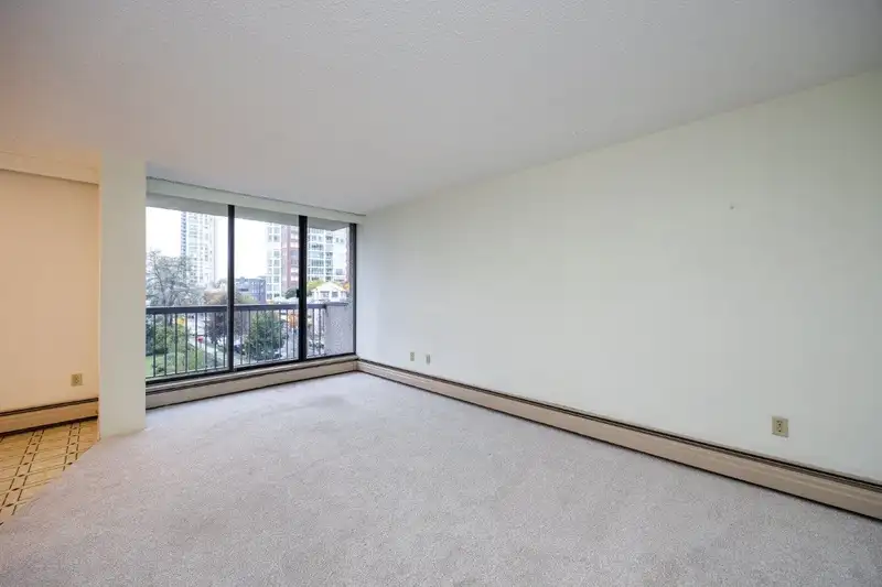 403 145 ST. GEORGES AVENUE - photo 4 of 18