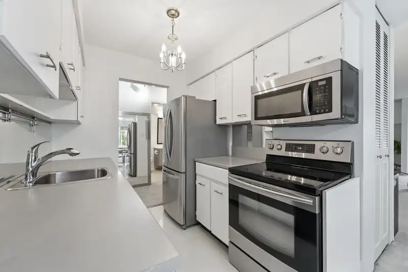 104 1355 FIR STREET - photo 3 of 22