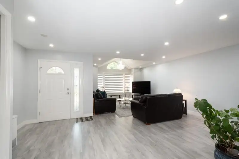 5358 WESTMINSTER AVENUE - photo 4 of 40