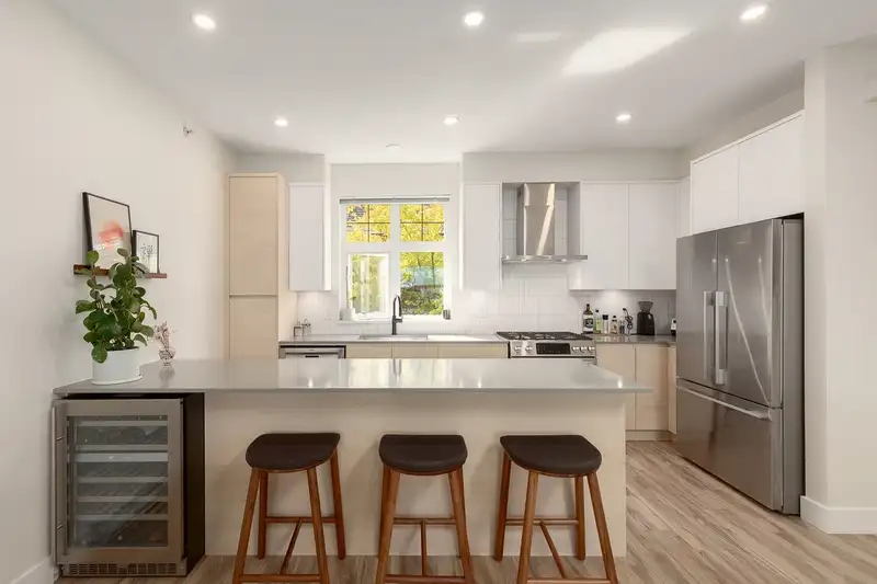 2272 ST. GEORGE STREET - photo 1 of 23
