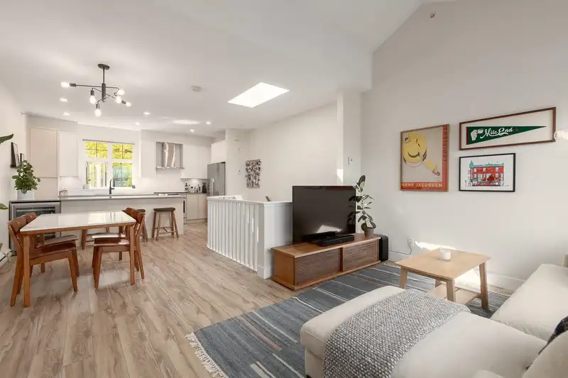 2272 ST. GEORGE STREET - photo 2 of 23