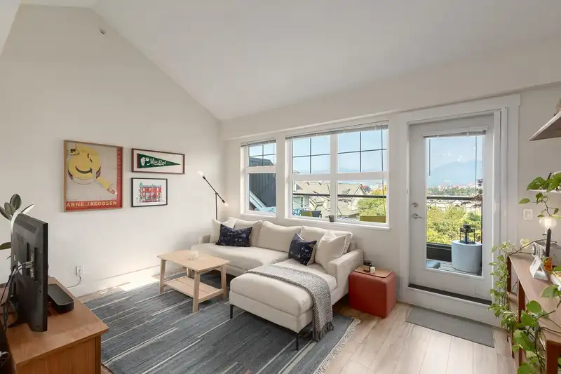 2272 ST. GEORGE STREET - photo 3 of 23