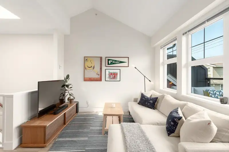 2272 ST. GEORGE STREET - photo 4 of 23