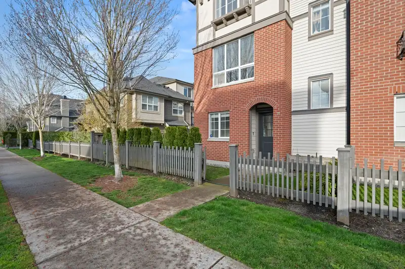 77 7848 209 STREET - photo 2 of 40