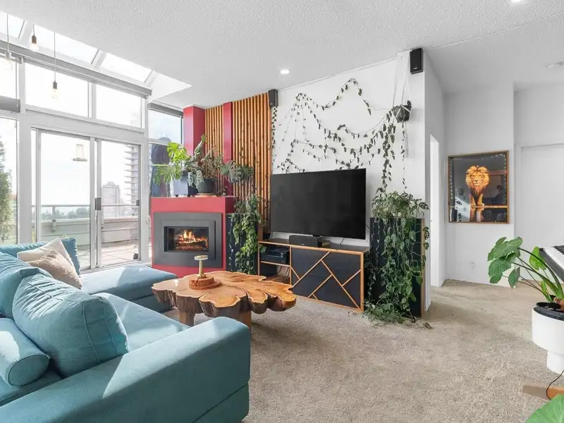 2401 6055 NELSON AVENUE - photo 3 of 40