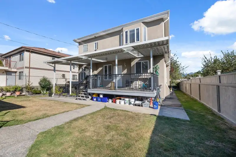 488 E 22ND AVENUE - photo 2 of 36