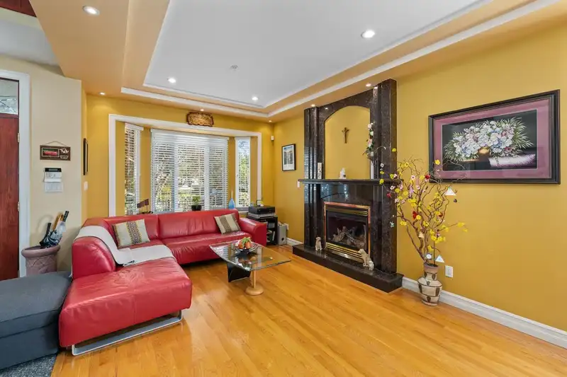 488 E 22ND AVENUE - photo 4 of 36