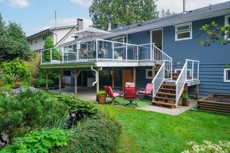 2235 WHITMAN AVENUE - photo 2 of 36