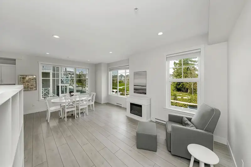 28 21150 76A AVENUE - photo 2 of 10