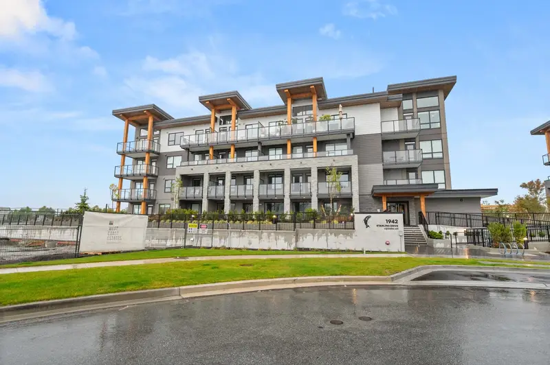 205 1942 STARLING DRIVE - photo 2 of 21