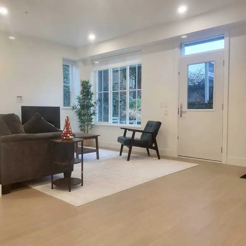 922 W 49TH AVENUE - photo 4 of 11