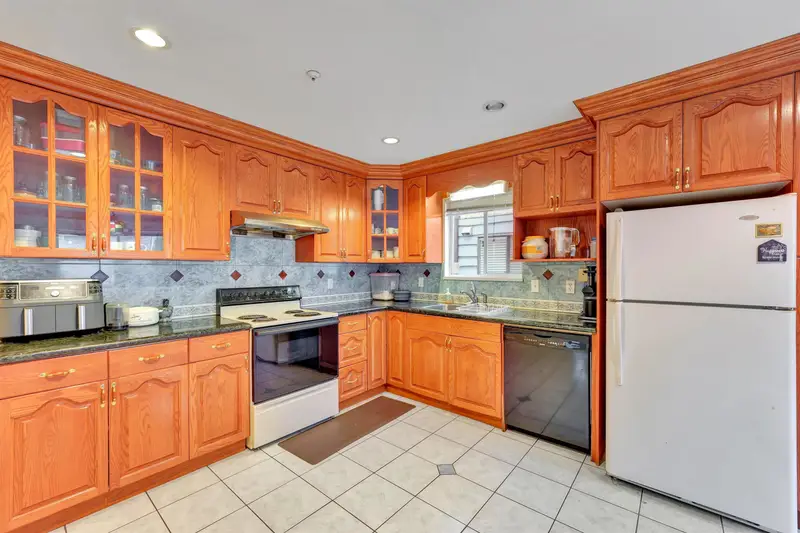 3153 PARKER STREET - photo 4 of 25