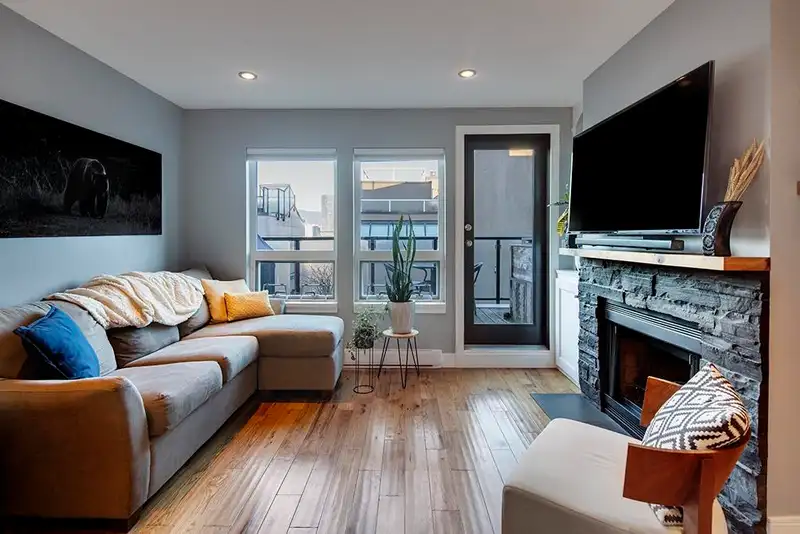 8 1081 W 8TH AVENUE - photo 4 of 36