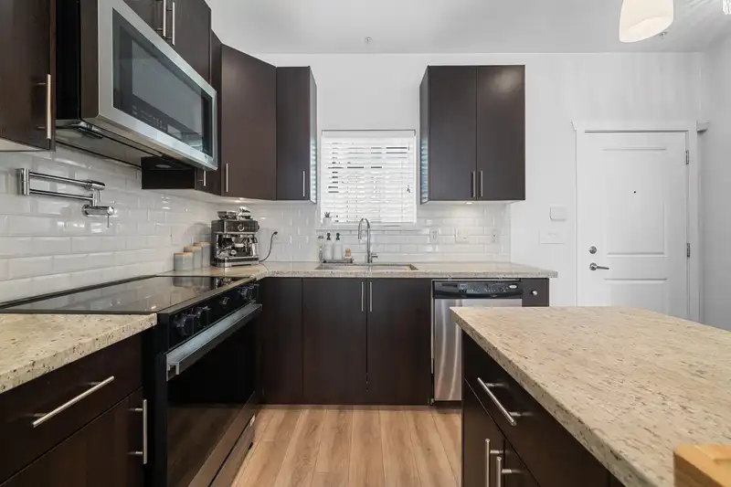 223 368 ELLESMERE AVENUE - photo 2 of 23