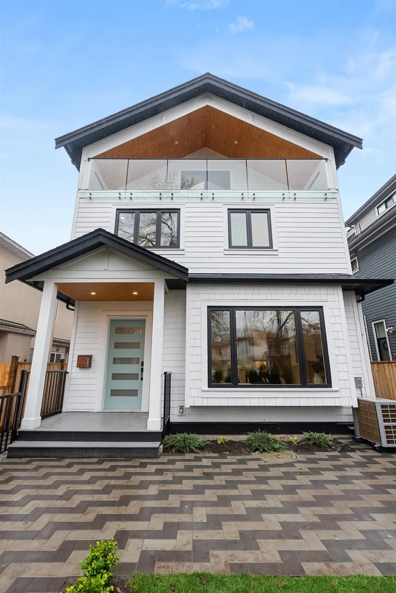 1 1822 E 14TH AVENUE - photo 2 of 20