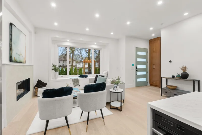 1 1822 E 14TH AVENUE - photo 4 of 20