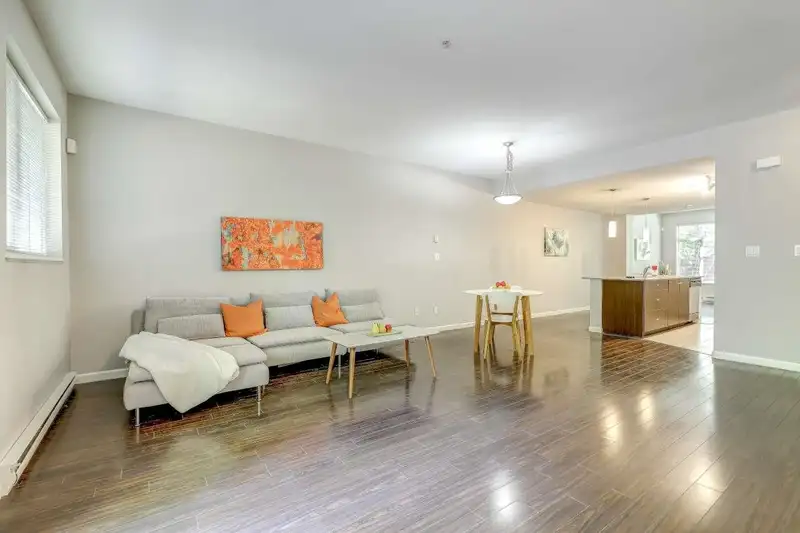 6 10058 153 STREET - photo 3 of 29