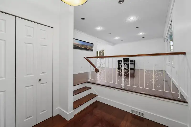 10421 SANTA MONICA DRIVE - photo 4 of 31