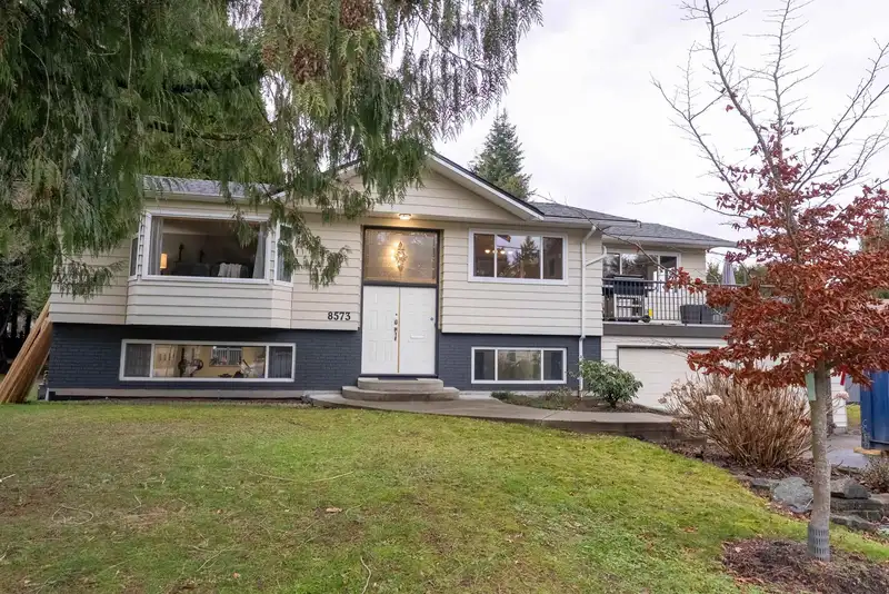 8573 109B STREET - photo 3 of 40
