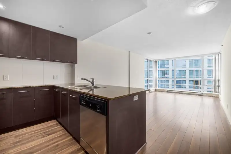 1302 3111 CORVETTE WAY - photo 3 of 31