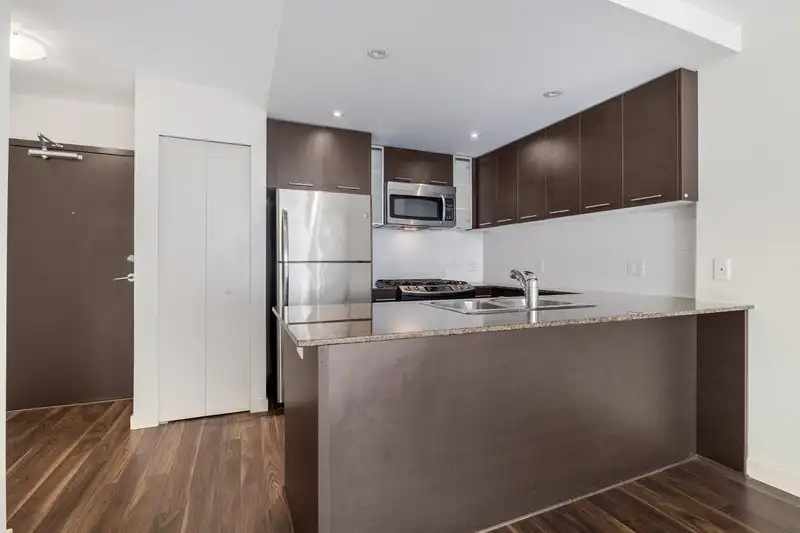 1302 3111 CORVETTE WAY - photo 4 of 31